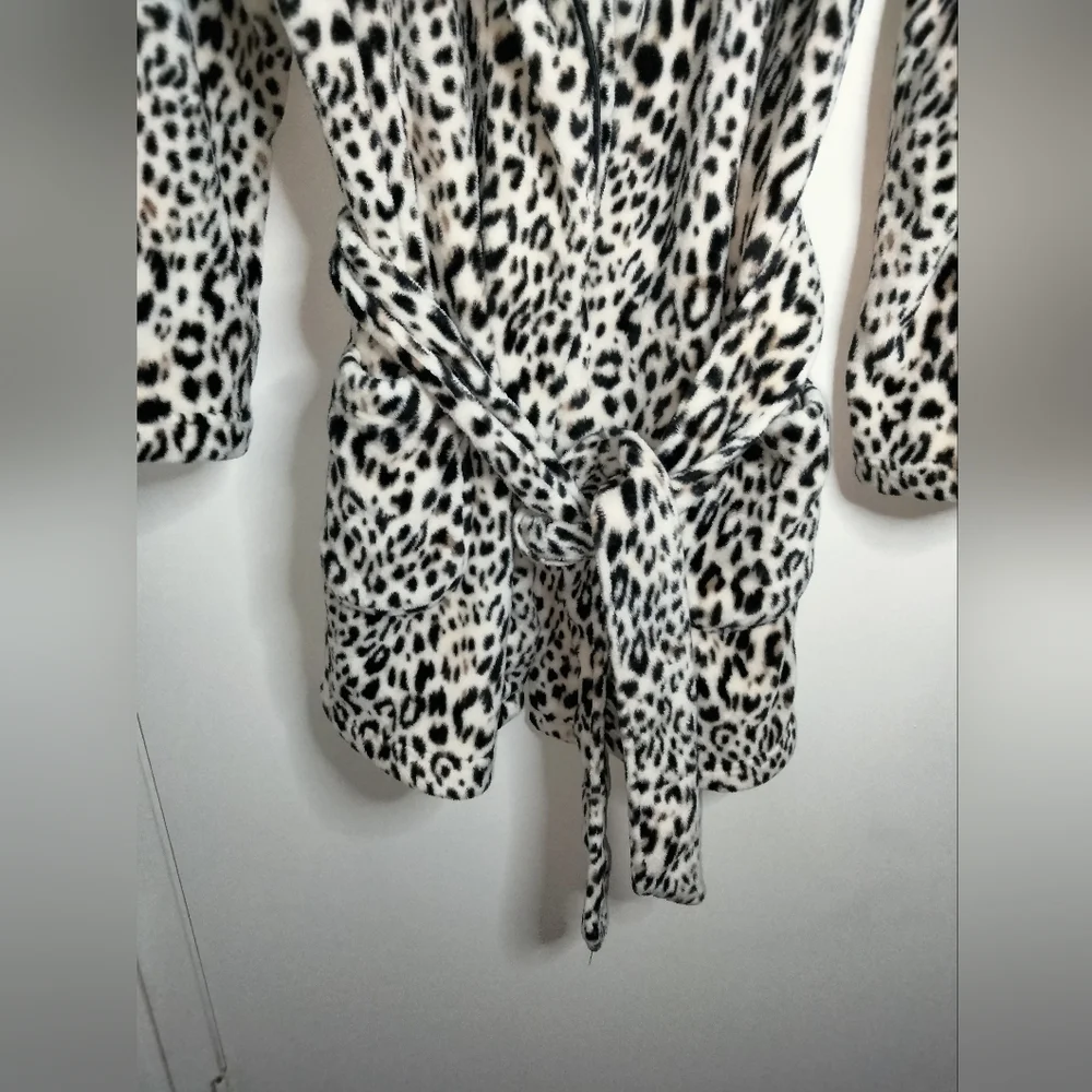 Victoria's Secret (Size M/L) Animal Print Plush Fleece Slip Pockets Belted Robe